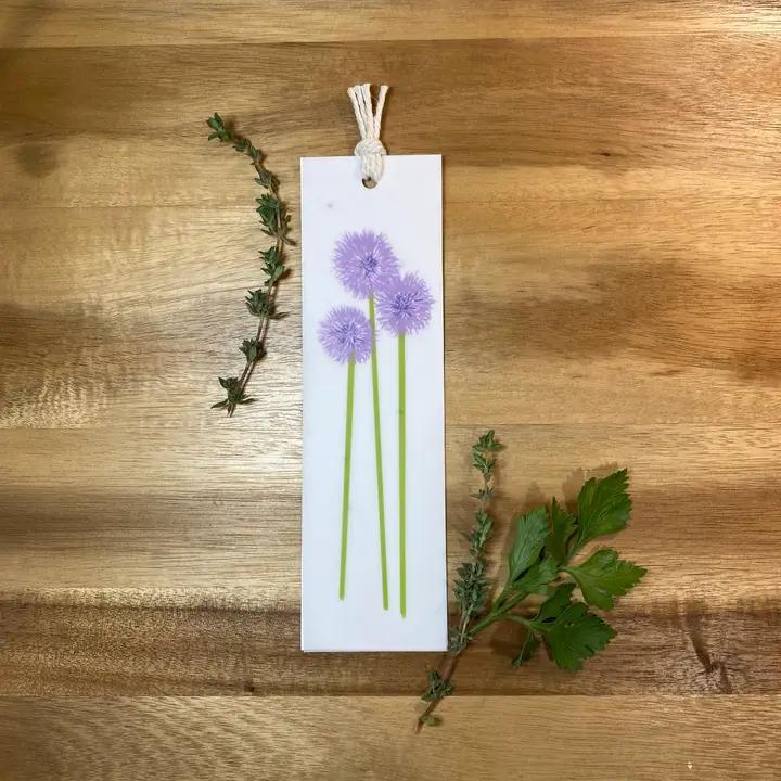 Raven's Edge Studio - Plantable Bookmark | 2 in 1 Eco Bookmark | Chive Herb Seeds