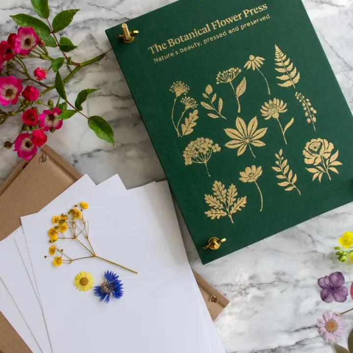 Botanopia - The Botanical Flower Press – Linen Cover & Gold Foil - FlowerPress