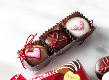 Sweet Shop USA - 3 Piece Cupid's Heart Chocolate-Covered Oreos 3 oz - F104030360331